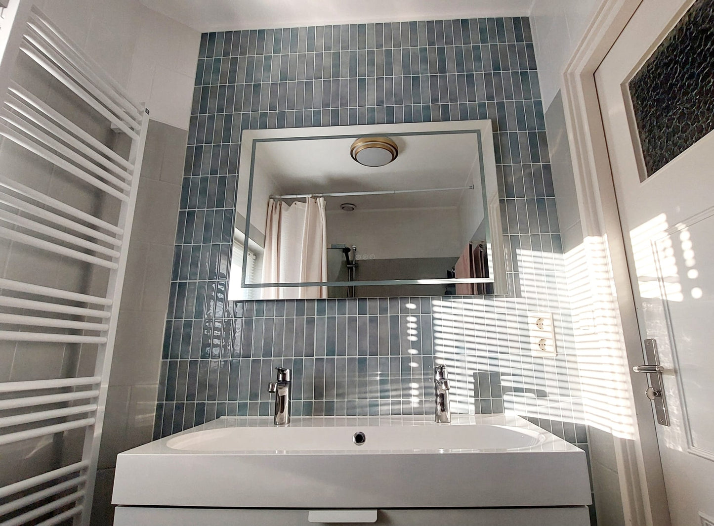 Earthy green oblong adhesive tile 1mm