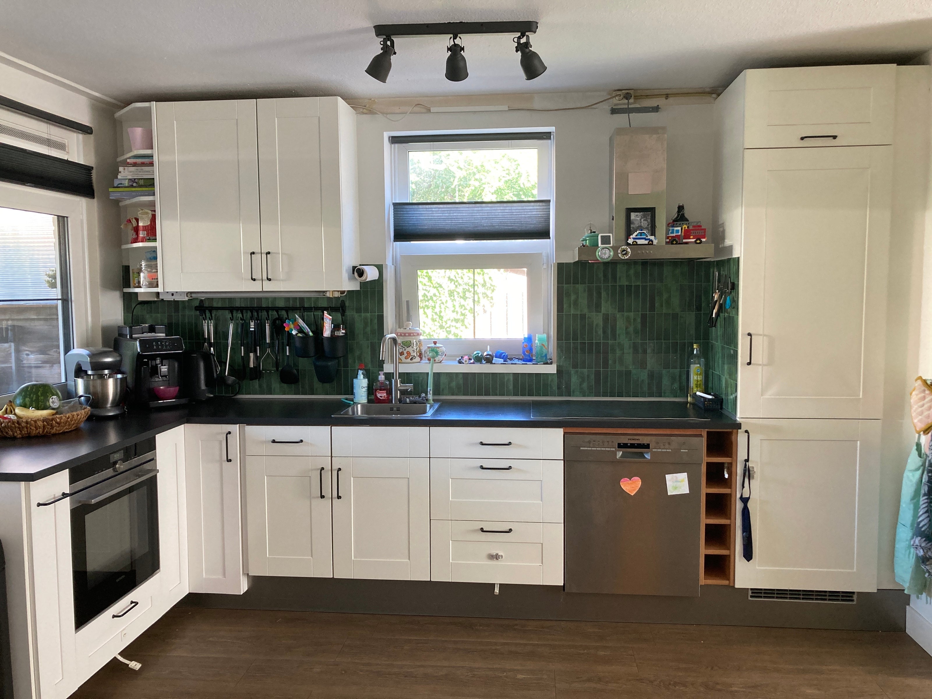 Aachterwand keuken plaktegels groen